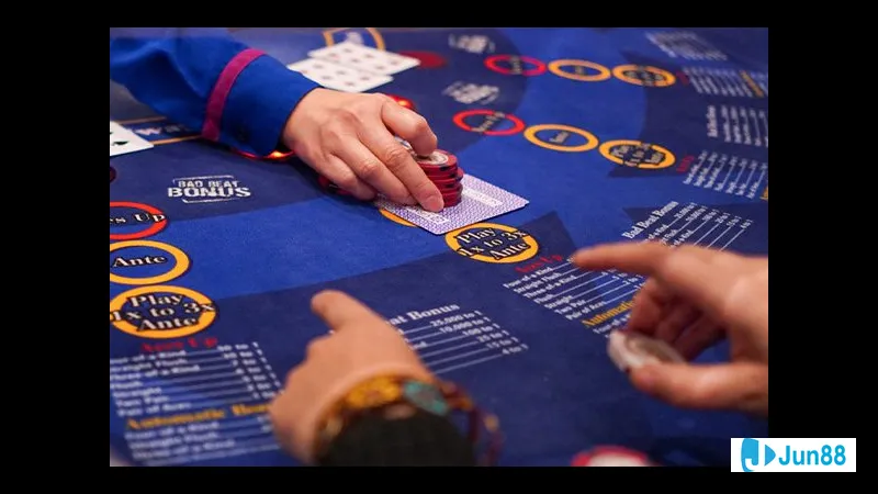 Đọc vị đối thủ qua nhịp cược và thói quen tố.