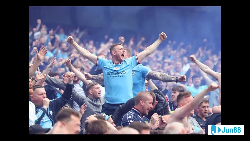 Hoạt động trên mạng xã hội