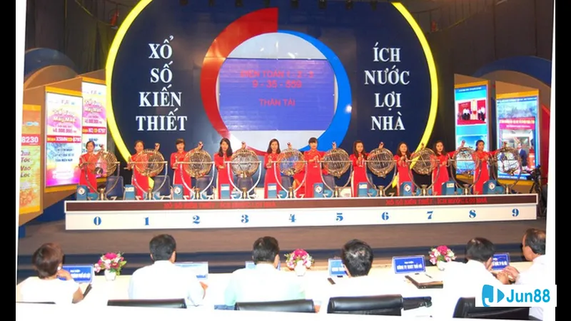 Nhóm người đóng góp vào ngân sách nhà