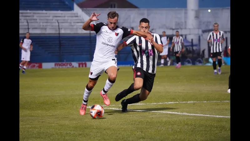 Cầu thủ Paysandu và Miramar đối đầu gay cấn trên sân cỏ