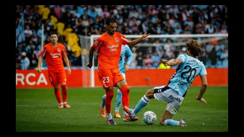 Cầu thủ Paysandu và Miramar đấu tranh gay gắt trên sân cỏ - Phân tích chiến