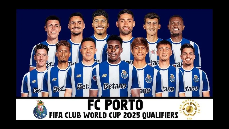 Cầu thủ Porto vượt qua hàng phòng ngự của Plzen