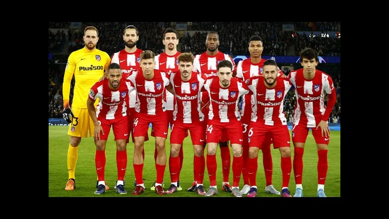 Cầu thủ Atletico Madrid và Arsenal tranh chấp trên sân - Thông tin lực