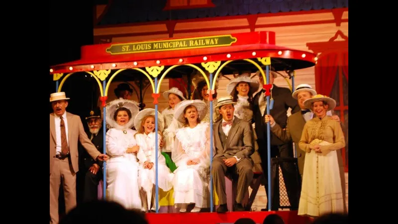 Cầu thủ Charlotte và Atlanta United tranh chấp bóng trên sân cỏ