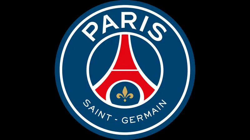 Cầu thủ PSG vươn lên đánh đầu trong trận đấu với Bayern Munich